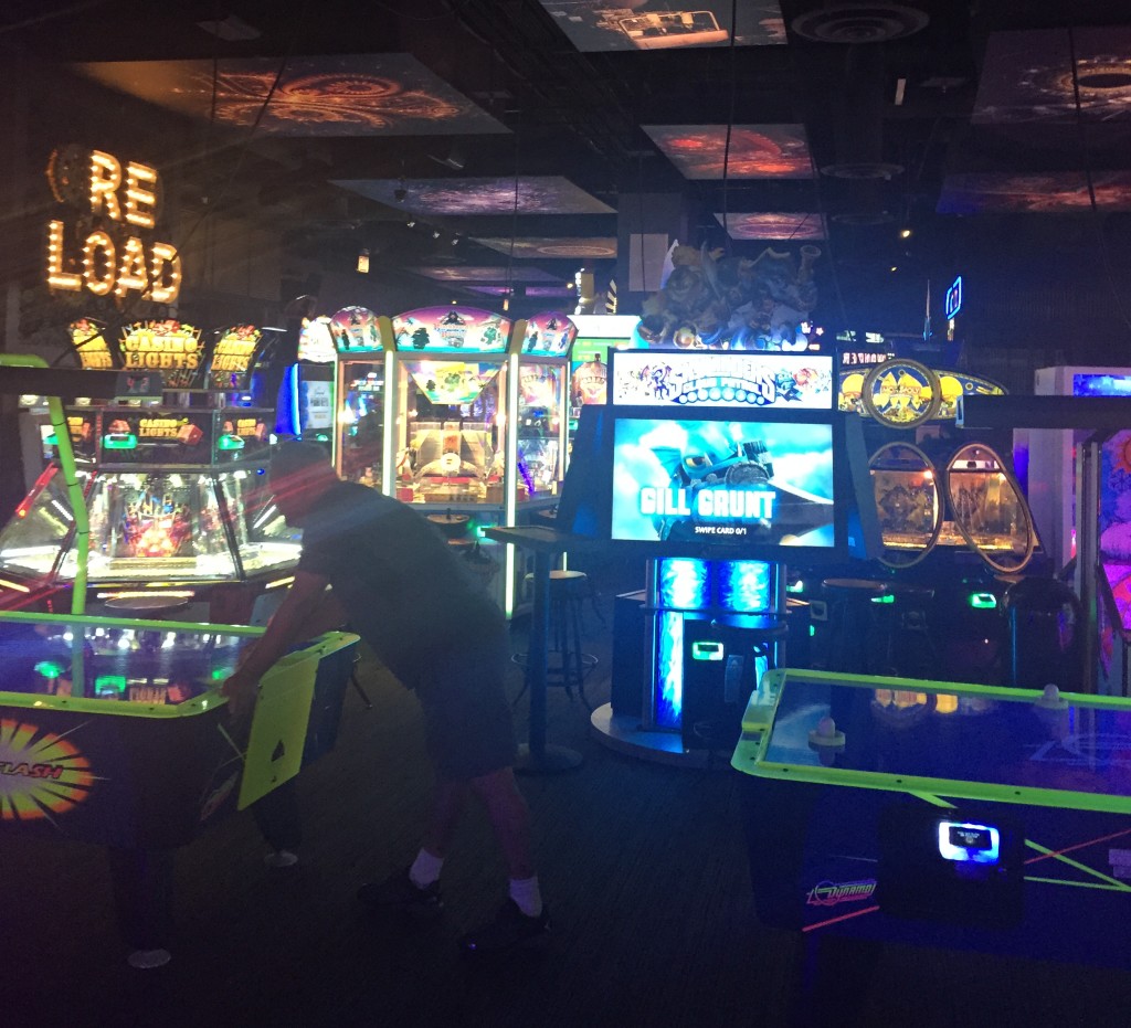 arcade game gay bars chicago